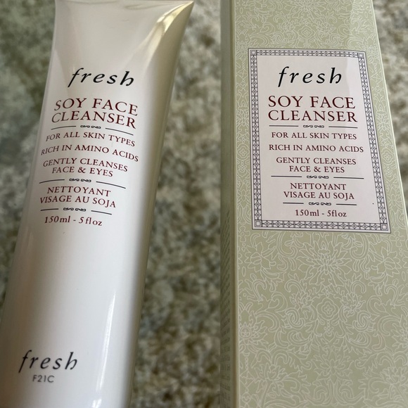 Fresh Soy Face Cleanser - Picture 2 of 3